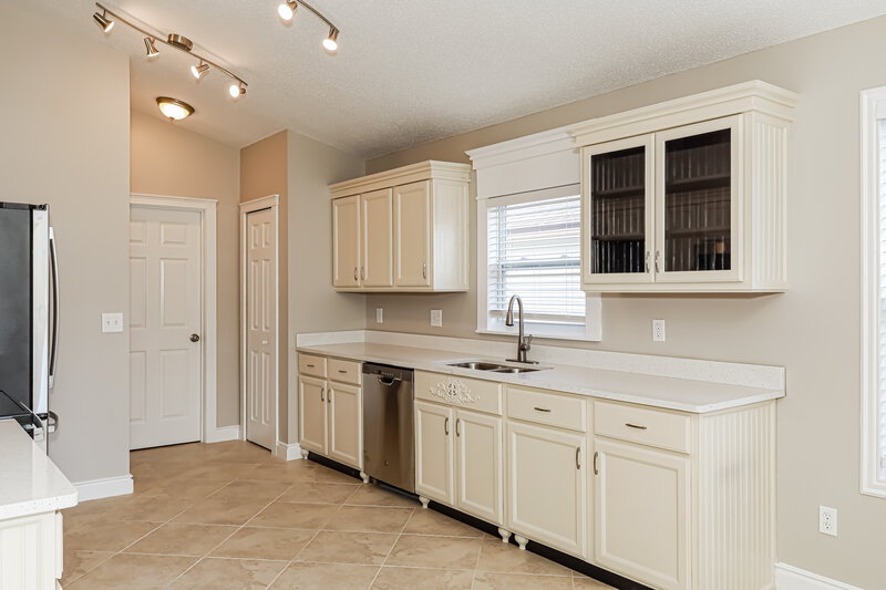 2,140/Mo, 11059 Ridge Point Dr Jacksonville, FL 32257 Kitchen View 2
