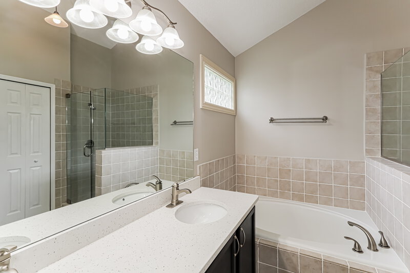 2,140/Mo, 11059 Ridge Point Dr Jacksonville, FL 32257 Main Bathroom View