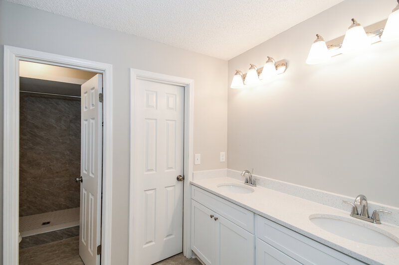 1,850/Mo, 2030 Avila Way Middleburg, FL 32068 Main Bathroom View