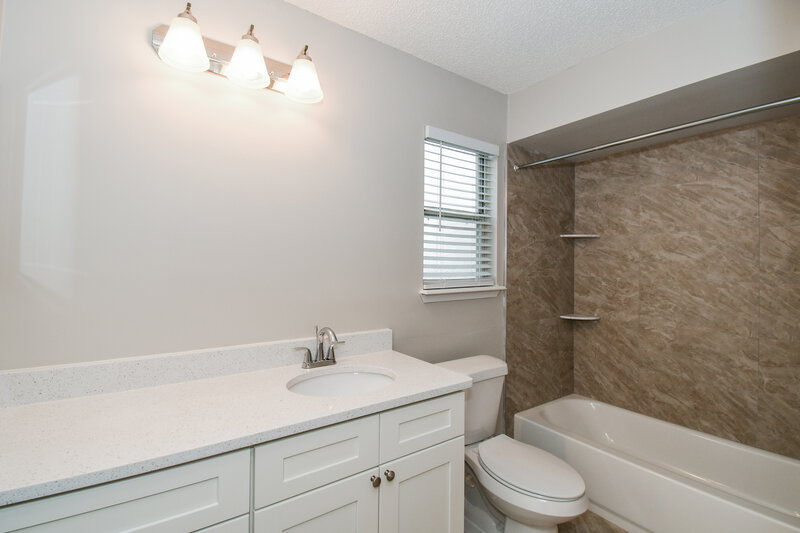 1,850/Mo, 2030 Avila Way Middleburg, FL 32068 Bathroom View 2