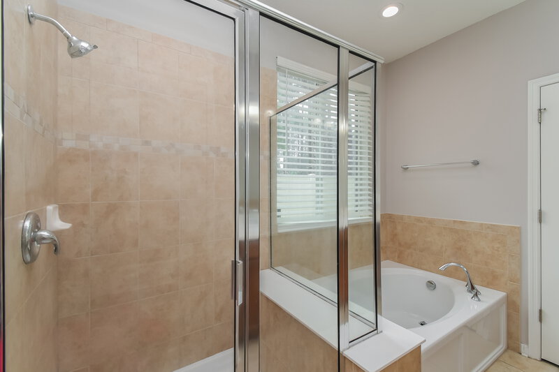 2,000/Mo, 654 Briar View Dr Orange Park, FL 32065 Main Bathroom View 2