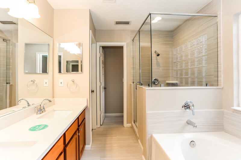 2,780/Mo, 6002 Fillyside Trl Jacksonville, FL 32244 Main Bathroom View
