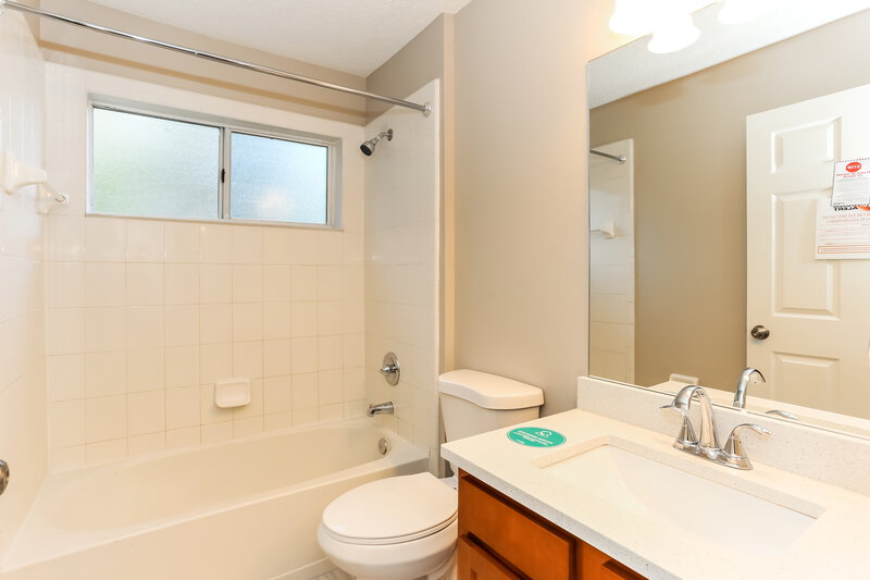 2,780/Mo, 6002 Fillyside Trl Jacksonville, FL 32244 Bathroom View