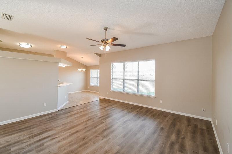 1,950/Mo, 2711 Ravine Hill Dr Middleburg, FL 32068 Living Room View