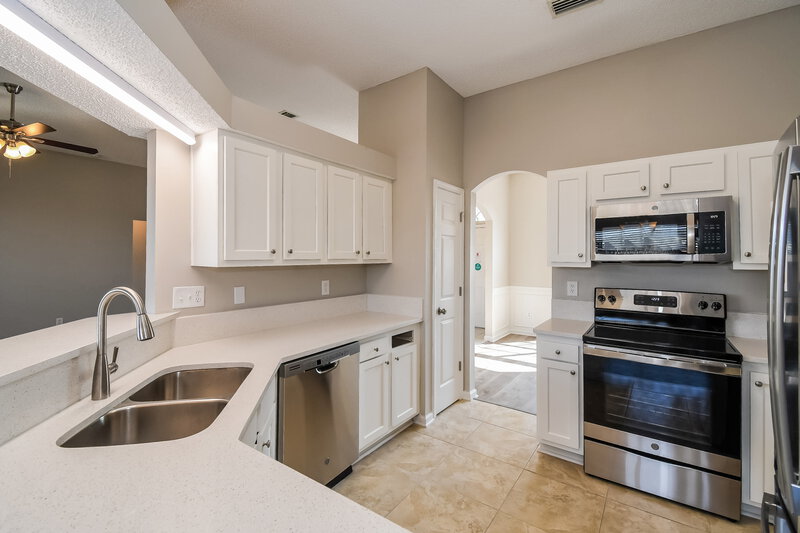 1,950/Mo, 2711 Ravine Hill Dr Middleburg, FL 32068 Kitchen View