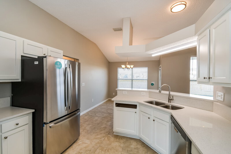 1,950/Mo, 2711 Ravine Hill Dr Middleburg, FL 32068 Kitchen View 2
