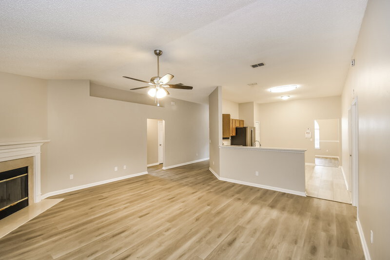 2,295/Mo, 3855 Chapelgate Rd Jacksonville, FL 32223 Living Room View 2