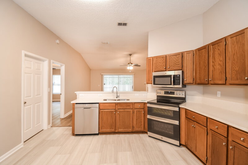 2,295/Mo, 3855 Chapelgate Rd Jacksonville, FL 32223 Kitchen View