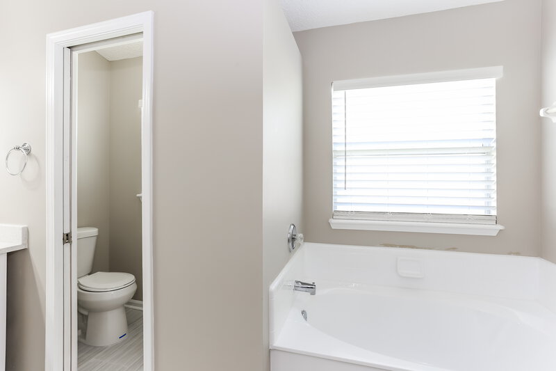 1,805/Mo, 3657 Morning Meadow Ln Orange Park, FL 32073 Main Bathroom View