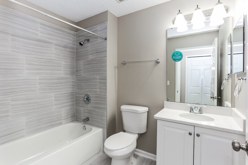 1,805/Mo, 3657 Morning Meadow Ln Orange Park, FL 32073 Bathroom View 2