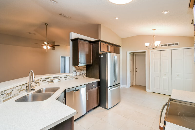 1,755/Mo, 6769 Portofina Ct Jacksonville, FL 32222 Kitchen View 2
