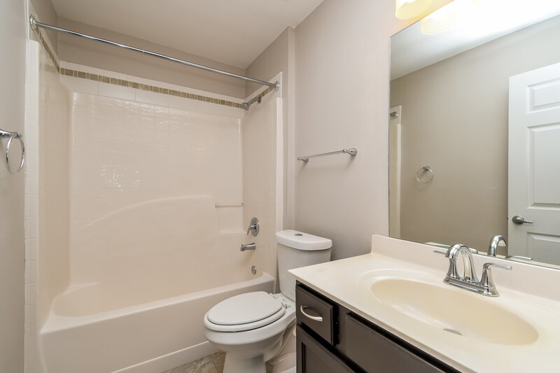 1,755/Mo, 6769 Portofina Ct Jacksonville, FL 32222 Main Bathroom View 2