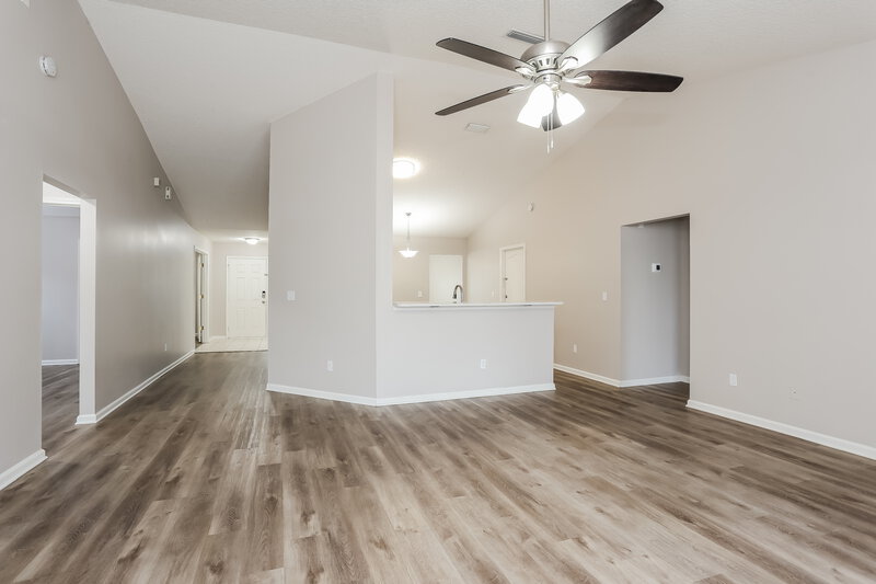 2,000/Mo, 8463 Hunston Mill Ln E Jacksonville, FL 32244 Living Room View 2