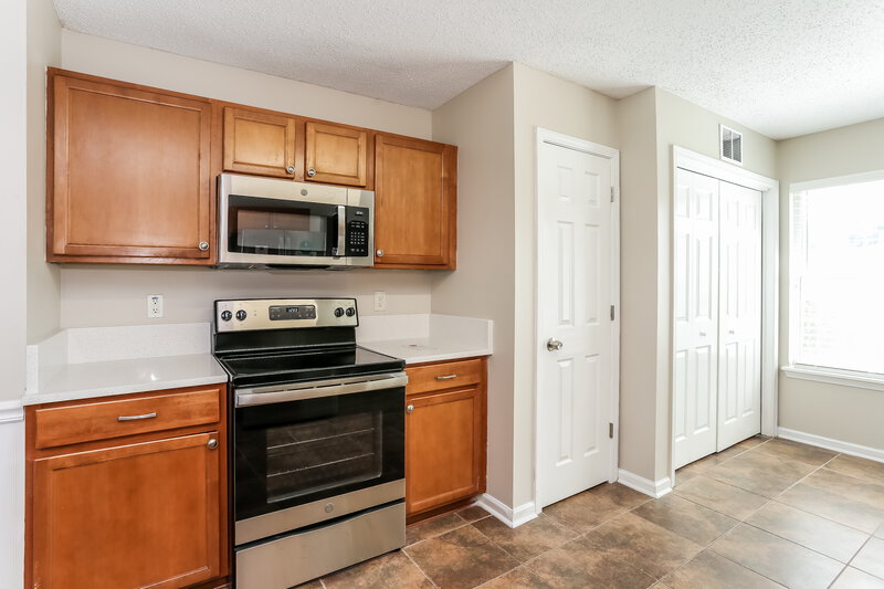 1,815/Mo, 11159 Lauren Oak Ln Jacksonville, FL 32221 Kitchen View 2
