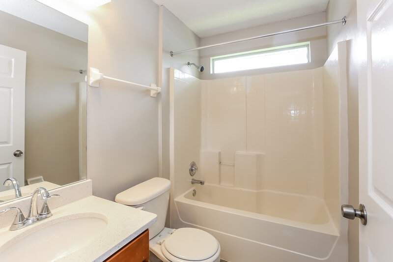 1,815/Mo, 11159 Lauren Oak Ln Jacksonville, FL 32221 Bathroom View
