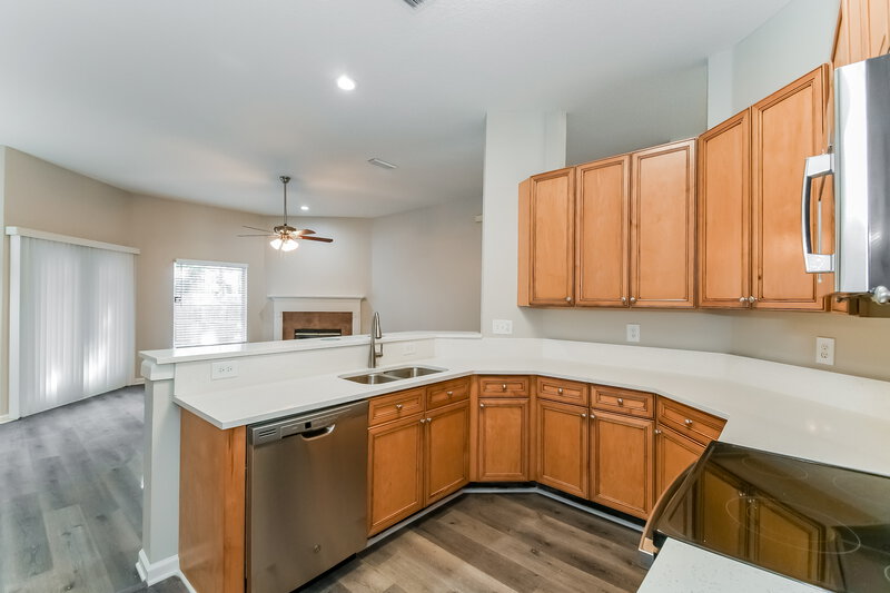 2,830/Mo, 9202 Redtail Dr Jacksonville, FL 32222 Kitchen View 2