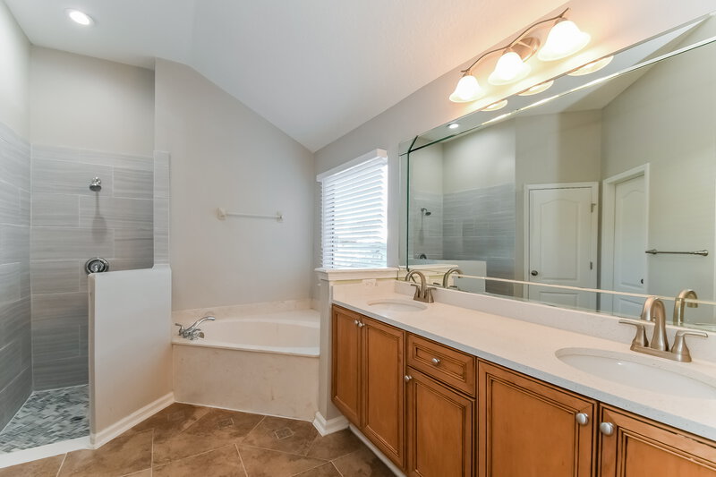 2,830/Mo, 9202 Redtail Dr Jacksonville, FL 32222 Main Bathroom View