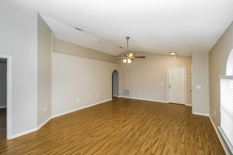 1,945/Mo, 5590 Oak Crossing Ct Jacksonville, FL 32244 Living Room View