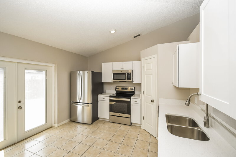 1,945/Mo, 5590 Oak Crossing Ct Jacksonville, FL 32244 Kitchen View