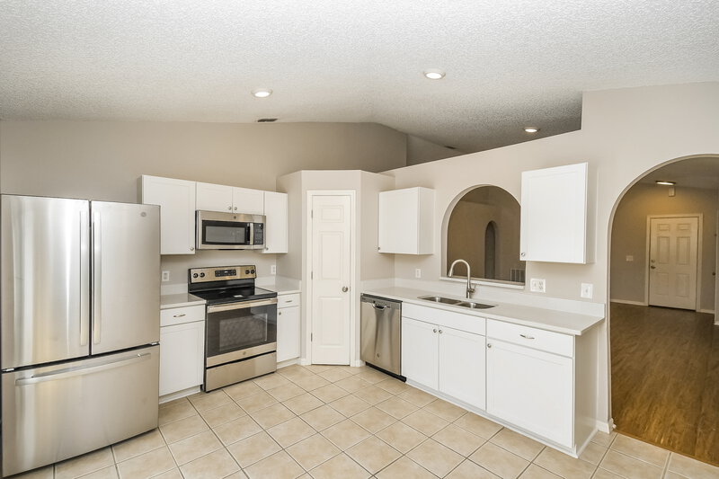 1,945/Mo, 5590 Oak Crossing Ct Jacksonville, FL 32244 Kitchen View 2