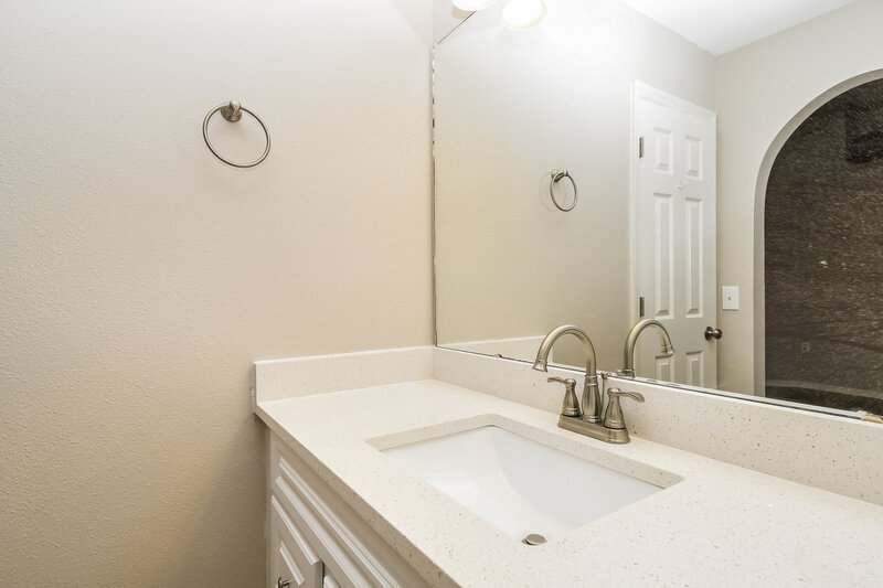 1,945/Mo, 5590 Oak Crossing Ct Jacksonville, FL 32244 Main Bathroom View 2