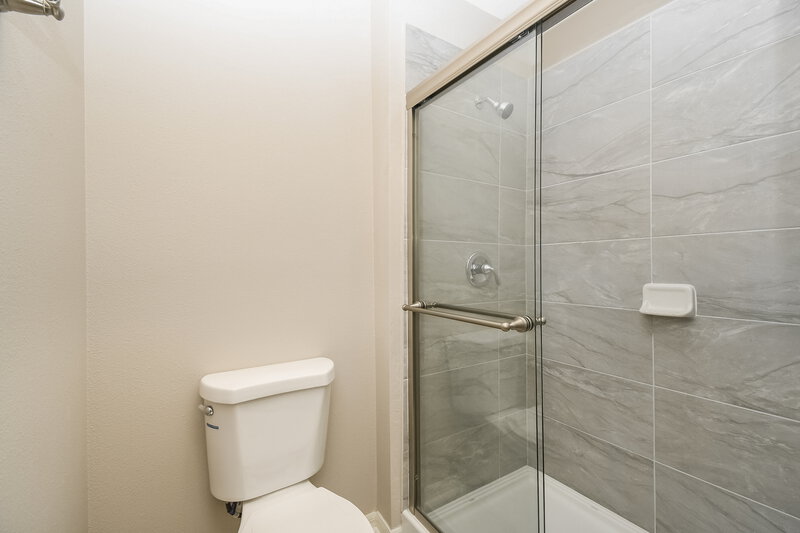 1,945/Mo, 5590 Oak Crossing Ct Jacksonville, FL 32244 Main Bathroom View 3