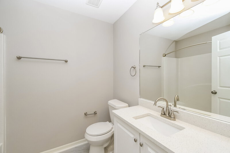 1,945/Mo, 5590 Oak Crossing Ct Jacksonville, FL 32244 Bathroom View