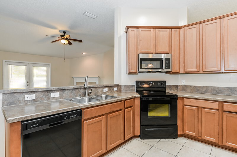 1,965/Mo, 612 Martin Lakes Dr E Jacksonville, FL 32220 Kitchen View