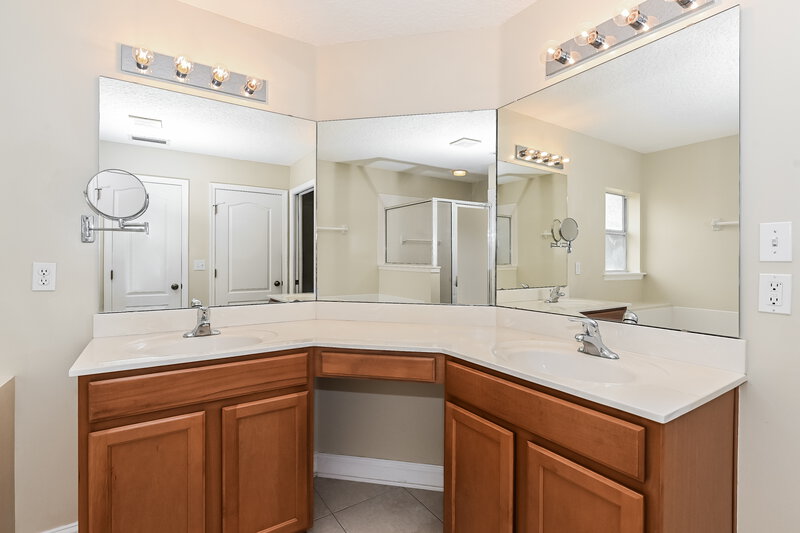 1,965/Mo, 612 Martin Lakes Dr E Jacksonville, FL 32220 Main Bathroom View