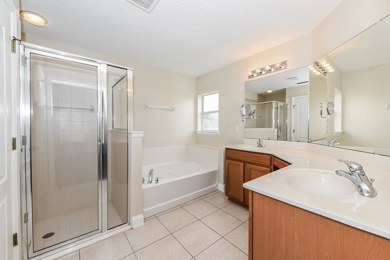 1,965/Mo, 612 Martin Lakes Dr E Jacksonville, FL 32220 Main Bathroom View 2