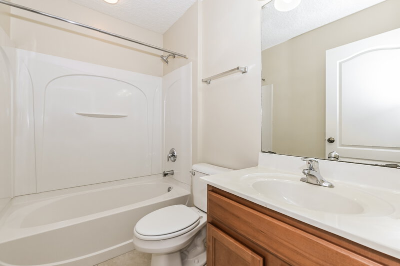 1,965/Mo, 612 Martin Lakes Dr E Jacksonville, FL 32220 Bathroom View