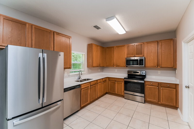 2,180/Mo, 7242 Rampart Ridge Cir E Jacksonville, FL 32244 Kitchen View