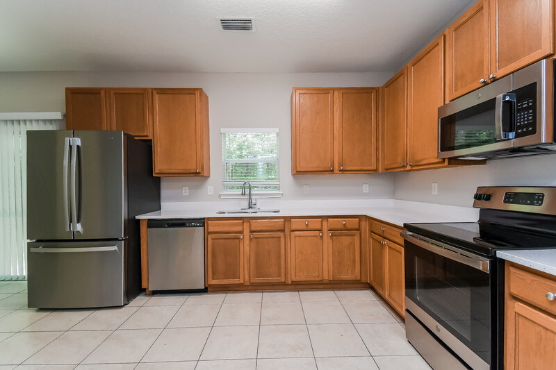 2,180/Mo, 7242 Rampart Ridge Cir E Jacksonville, FL 32244 Kitchen View 2