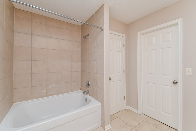 2,180/Mo, 7242 Rampart Ridge Cir E Jacksonville, FL 32244 Bathroom View