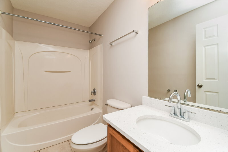 2,180/Mo, 7242 Rampart Ridge Cir E Jacksonville, FL 32244 Bathroom View 2