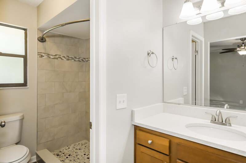 1,965/Mo, 2404 Sourwood Ct Orange Park, FL 32065 Main Bathroom View