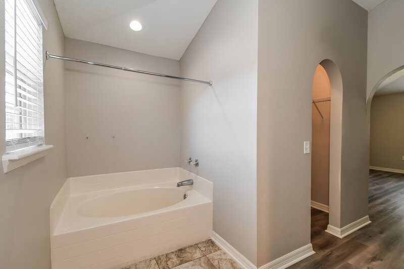 2,620/Mo, 2712 Cobblestone Forest Cir W Jacksonville, FL 32225 Main Bathroom View 2