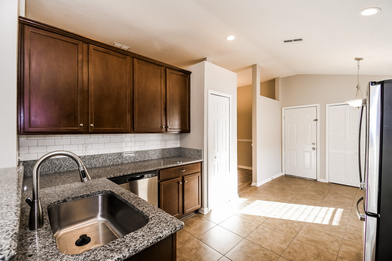 2,335/Mo, 574 S Aberdeenshire Dr Saint Johns, FL 32259 Kitchen View