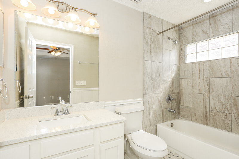 1,775/Mo, 3272 Net Ct Jacksonville, FL 32277 Main Bathroom View
