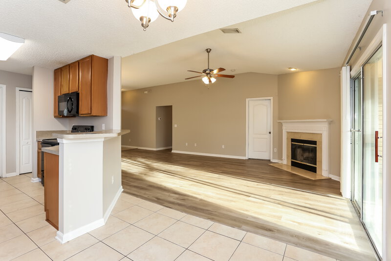 2,520/Mo, 6538 Blue Leaf Ln Jacksonville, FL 32244 Living Room View 2