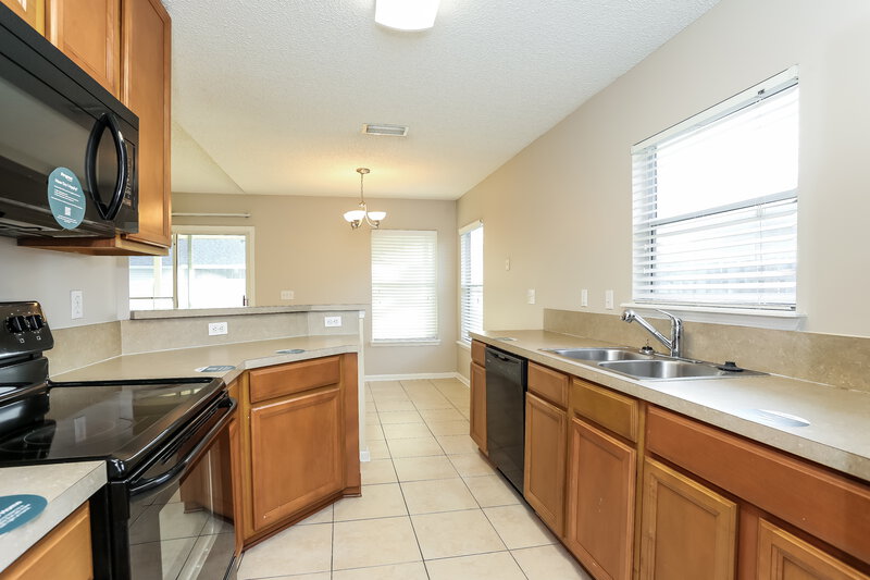 2,520/Mo, 6538 Blue Leaf Ln Jacksonville, FL 32244 Kitchen View