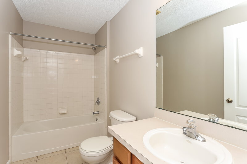 2,520/Mo, 6538 Blue Leaf Ln Jacksonville, FL 32244 Bathroom View