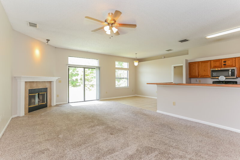 2,090/Mo, 925 Plumbridge Ct Jacksonville, FL 32218 Living Room View 2