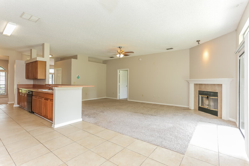 2,090/Mo, 925 Plumbridge Ct Jacksonville, FL 32218 Living Room View 3