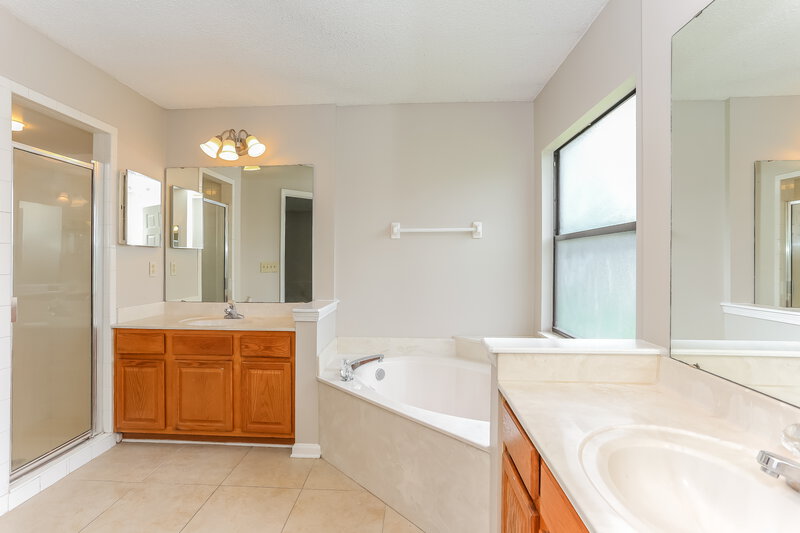 2,090/Mo, 925 Plumbridge Ct Jacksonville, FL 32218 Main Bathroom View