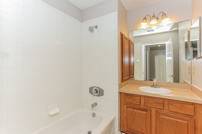 2,090/Mo, 925 Plumbridge Ct Jacksonville, FL 32218 Bathroom View