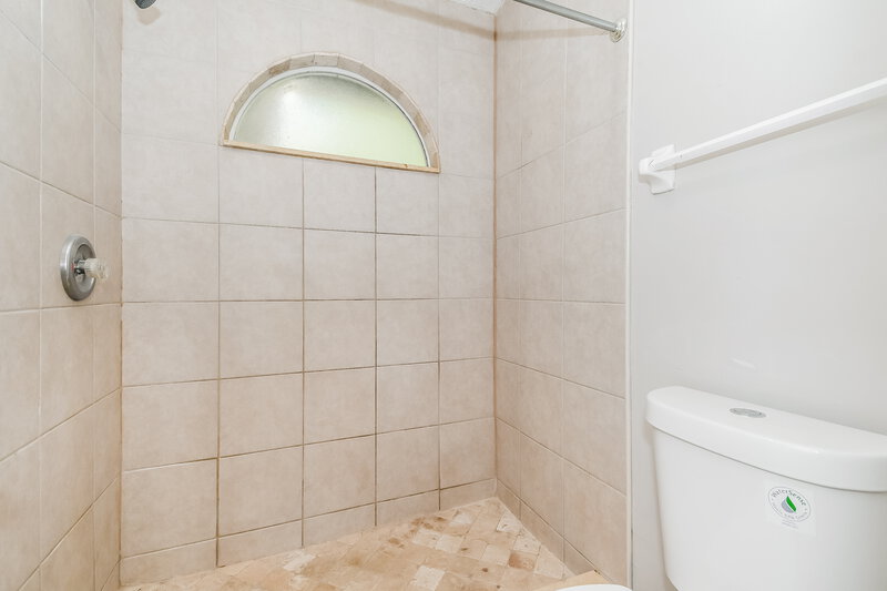 1,640/Mo, 8173 Tessa Ter E Jacksonville, FL 32244 Main Bathroom View 2