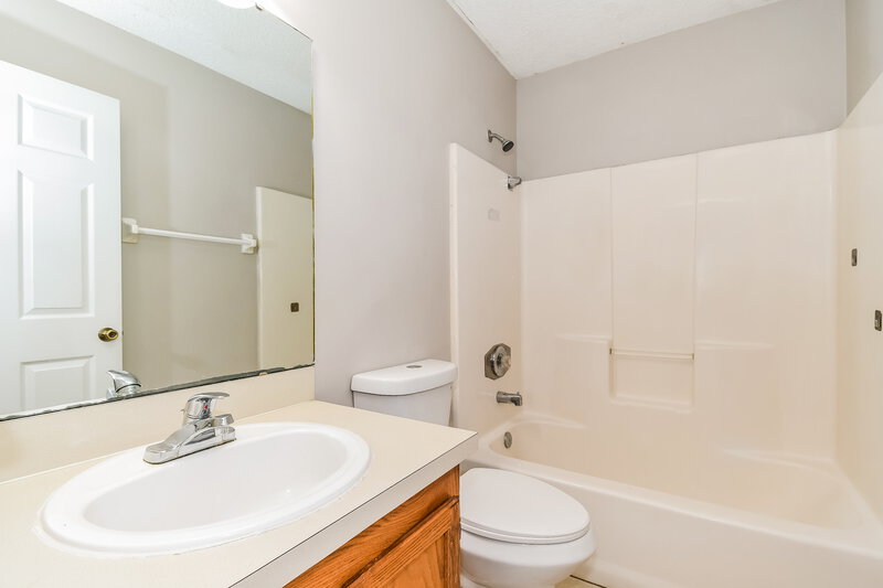 1,640/Mo, 8173 Tessa Ter E Jacksonville, FL 32244 Bathroom View