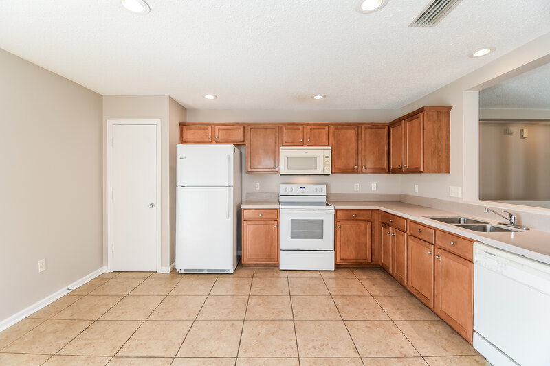 1,840/Mo, 11412 Brian Lakes Dr Jacksonville, FL 32221 Kitchen View 2