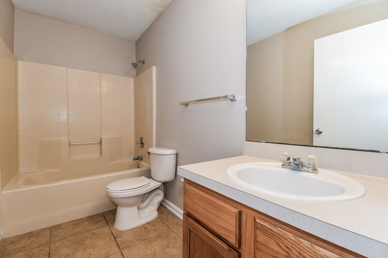 1,840/Mo, 11412 Brian Lakes Dr Jacksonville, FL 32221 Bathroom View